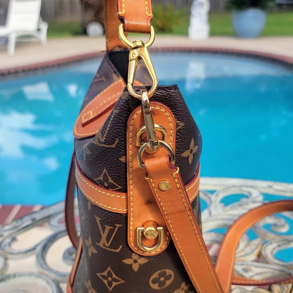 ❌❌SOLD ❌❌ Louis Vuitton Duffel Bag - Picture 9 of 16